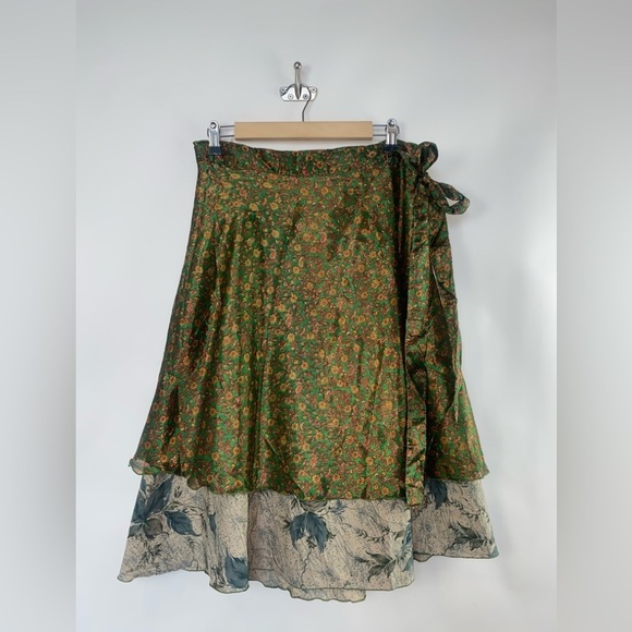Earthbound Silk Wrap‎ Skirt Paisley - Picture 2 of 9